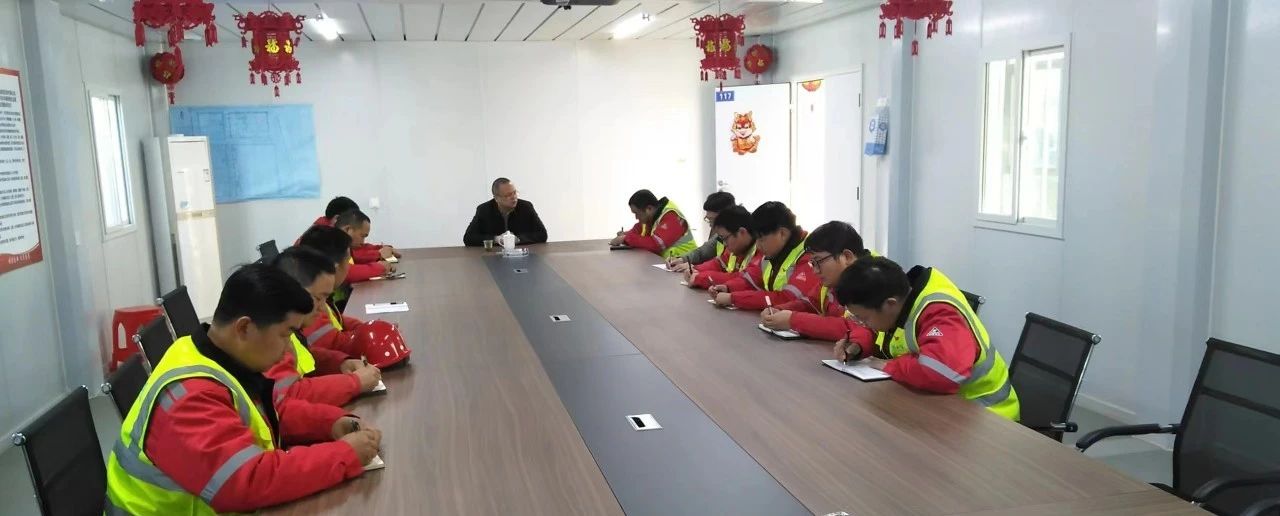 化机公司党委书记、董事长、总经理杨中泽到肥业搬迁项目部现场办公