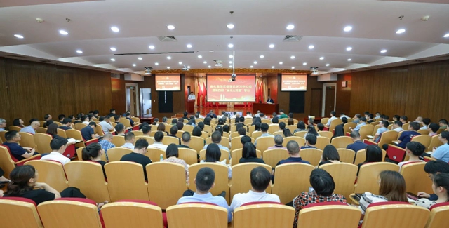 集团开展党委理论学习中心组集中学习暨第四期“宜化大讲堂”(图1)