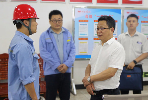 集团领导看望慰问离退休党员、基层困难党员和年轻党员